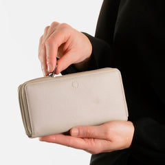 Бежевый кошелек-клатч на молнии Yoshi Y1257 Baxter Warm Grey