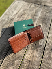 Коричневий вінтажний чоловічий гаманець Visconti AT60 Arthur Tap'n'Go (Brown/Tan)